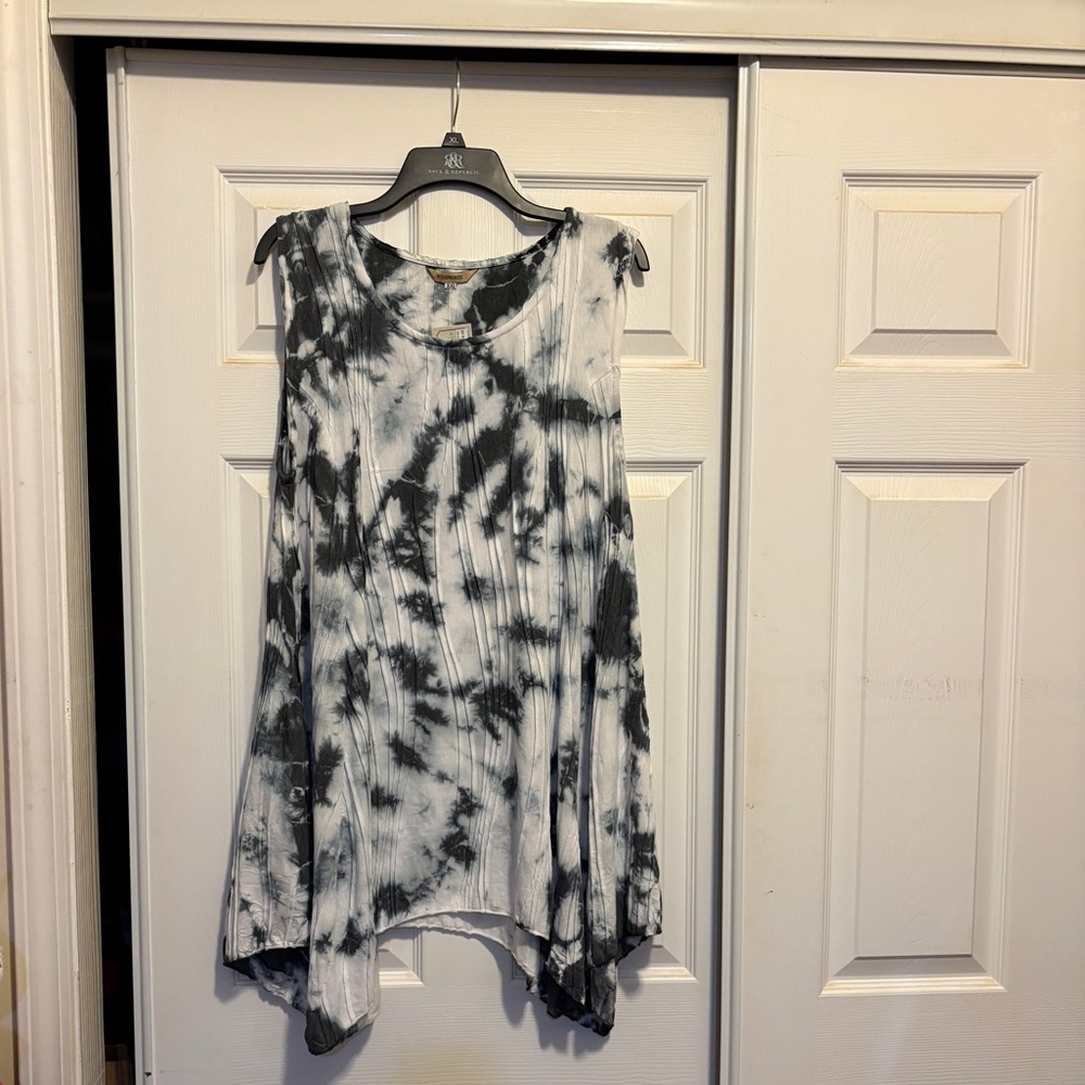 Black and White Tie-Dye Women's Top